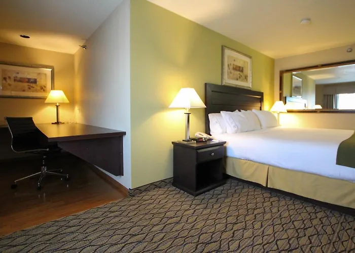 Express & Chicago-libertyville By Ihg Hotel Libertyville