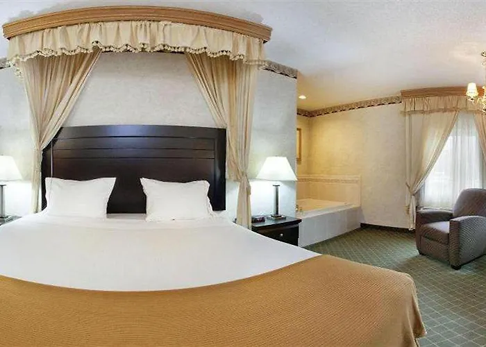 Отель Express & Chicago-libertyville By Ihg 2*