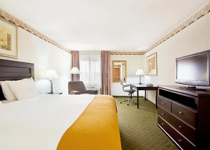 Express & Chicago-libertyville By Ihg