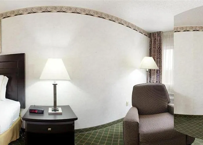 Express & Chicago-libertyville By Ihg Отель 2*