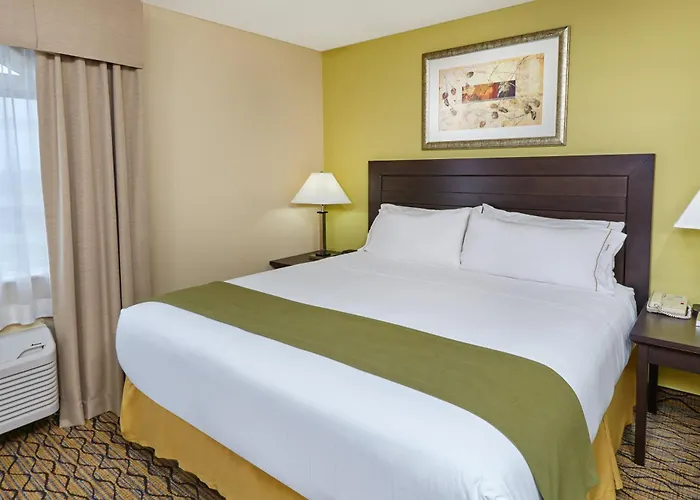 Express & Chicago-libertyville By Ihg Hotel 2*