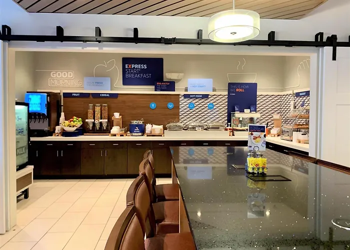Express & Chicago-libertyville By Ihg Hotel