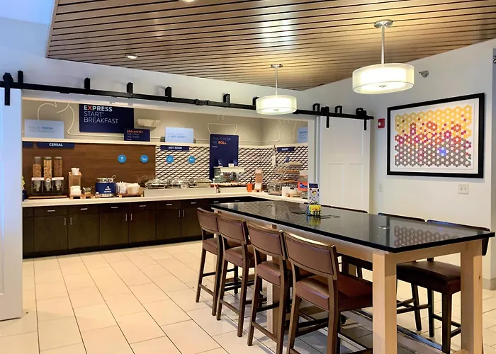 Express & Chicago-libertyville By Ihg Hotel 2*