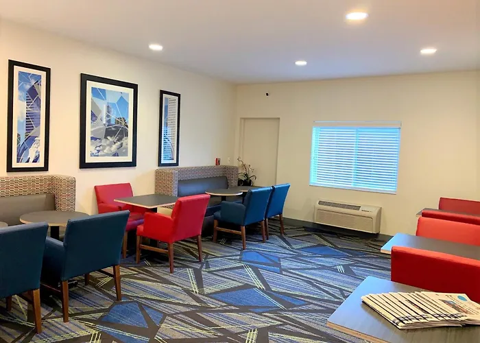 Express & Chicago-libertyville By Ihg Libertyville