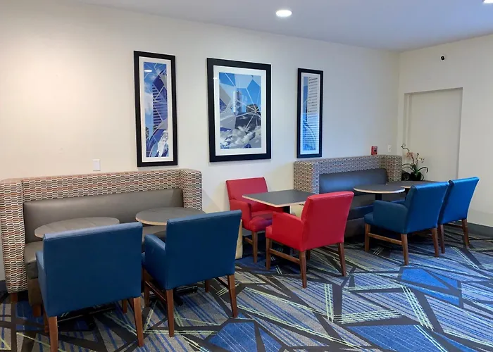 Express & Chicago-libertyville By Ihg Hotel 2*