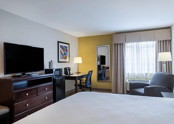 Hotel Express & Chicago-libertyville By Ihg Libertyville