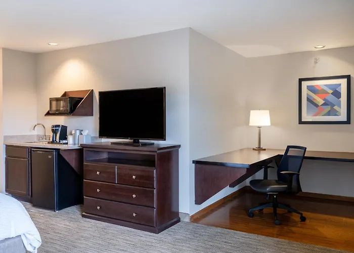 Express & Chicago-libertyville By Ihg