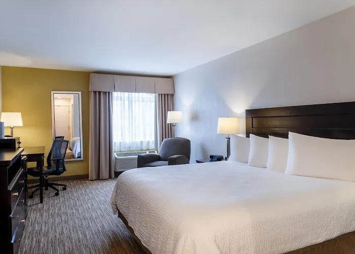 Express & Chicago-libertyville By Ihg Hotel 2*