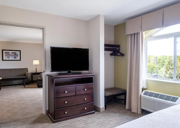 Express & Chicago-libertyville By Ihg