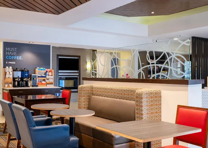 Express & Chicago-libertyville By Ihg Hotel