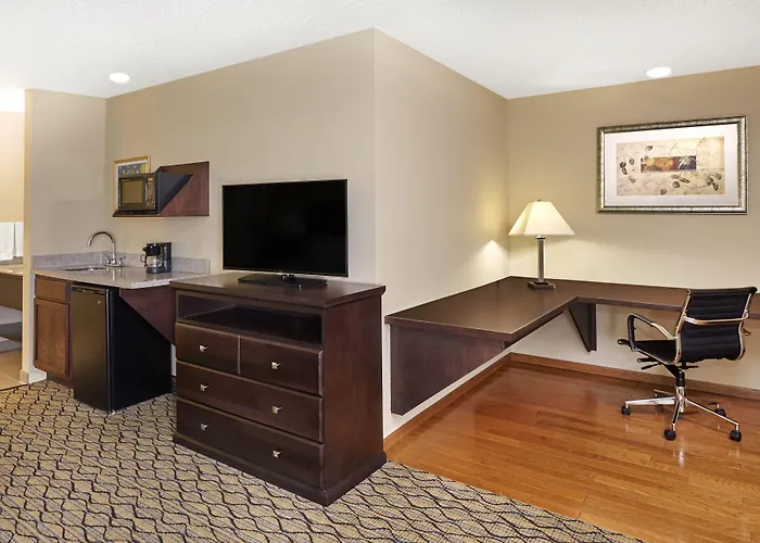 Express & Chicago-libertyville By Ihg Hotel