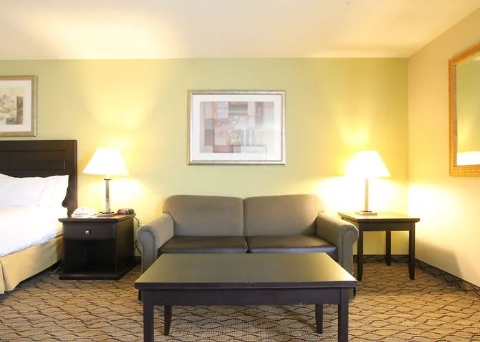Hotel Express & Chicago-libertyville By Ihg Libertyville