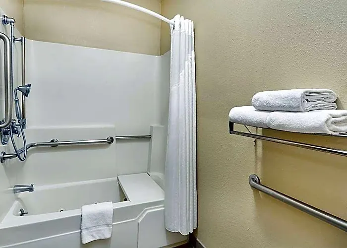 Hotel Express & Chicago-libertyville By Ihg Libertyville
