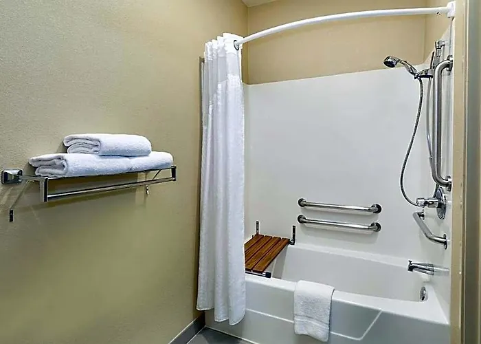 Express & Chicago-libertyville By Ihg