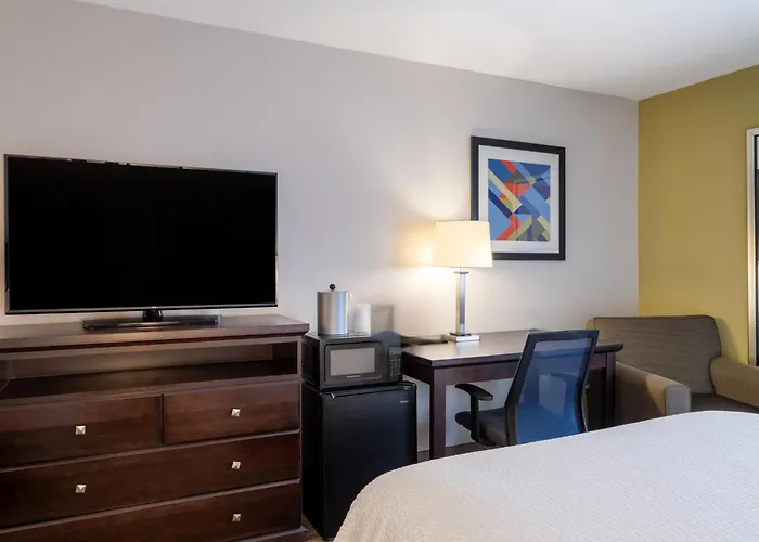 Express & Chicago-libertyville By Ihg Hotel Libertyville