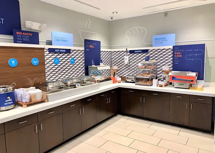 Express & Chicago-libertyville By Ihg Hotel