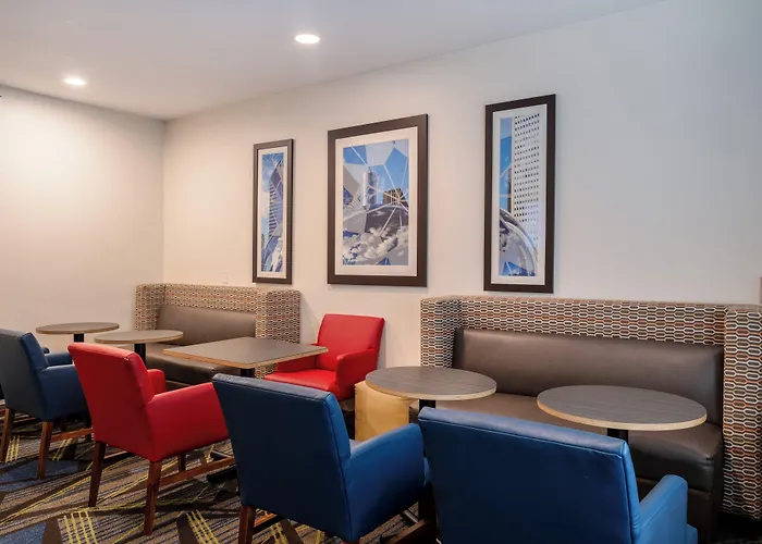 Express & Chicago-libertyville By Ihg Hotel 2*