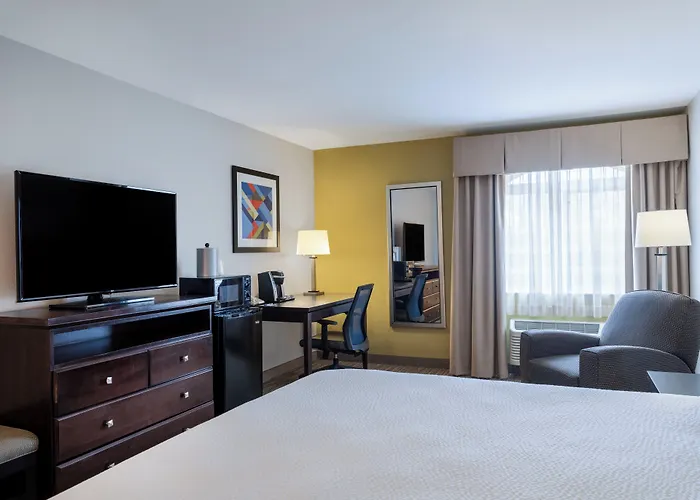 Express & Chicago-libertyville By Ihg