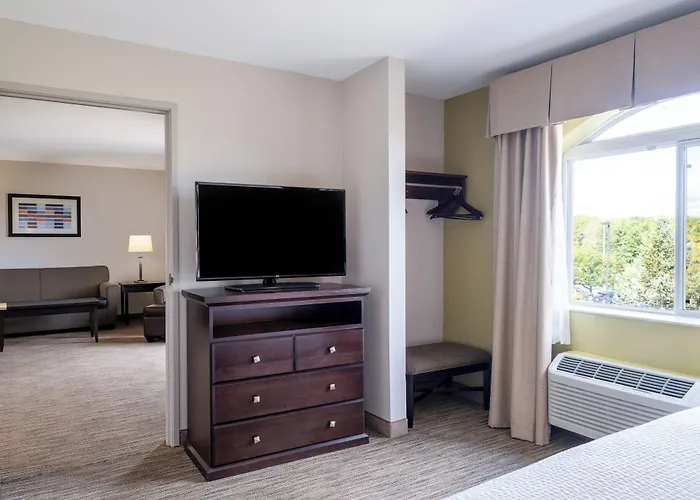 Express & Chicago-libertyville By Ihg