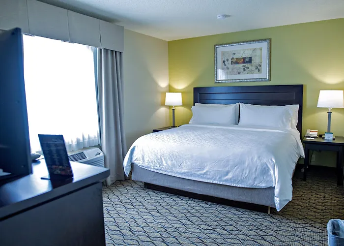 Express & Chicago-libertyville By Ihg Hotel 2*
