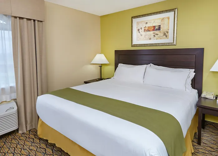 Express & Chicago-libertyville By Ihg 2*