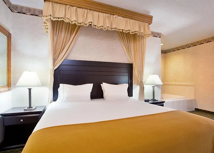 Express & Chicago-libertyville By Ihg 2*