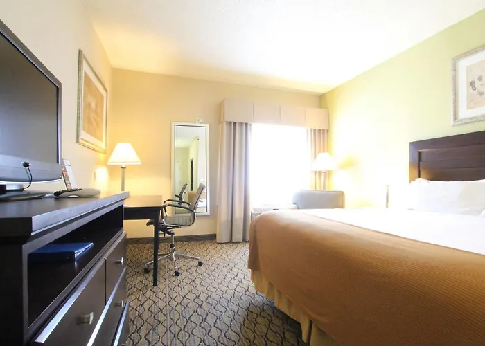 Express & Chicago-libertyville By Ihg Hotel 2*